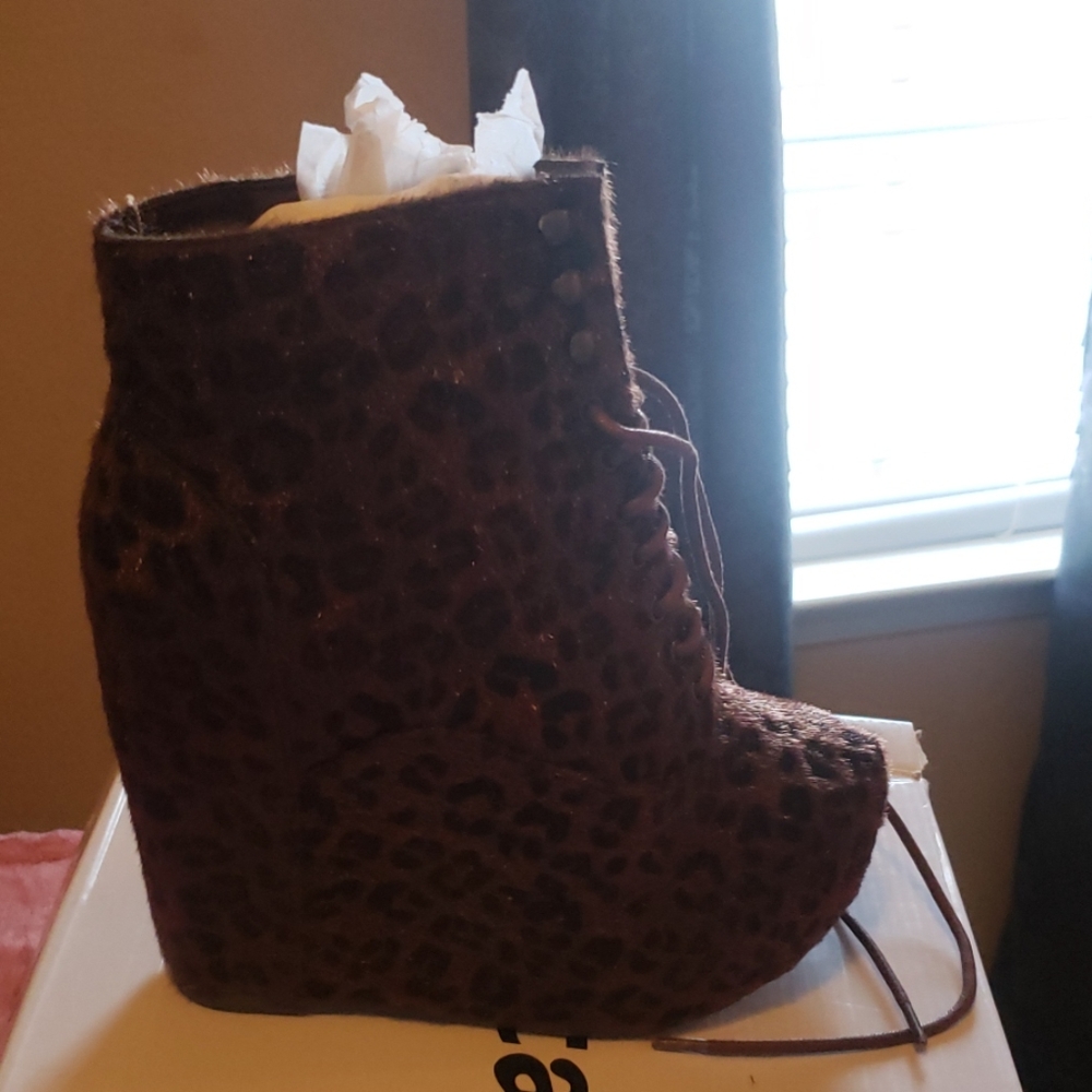 Wedge heel bootie